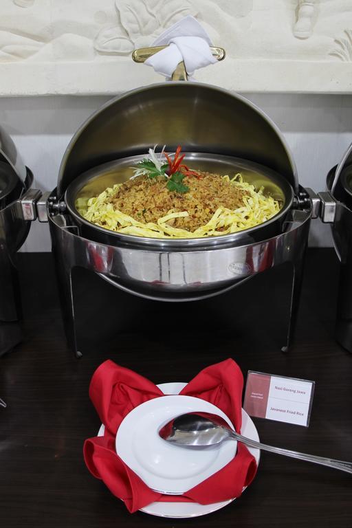 ホテル Grand Puri Saron ジョグジャカルタ エクステリア 写真